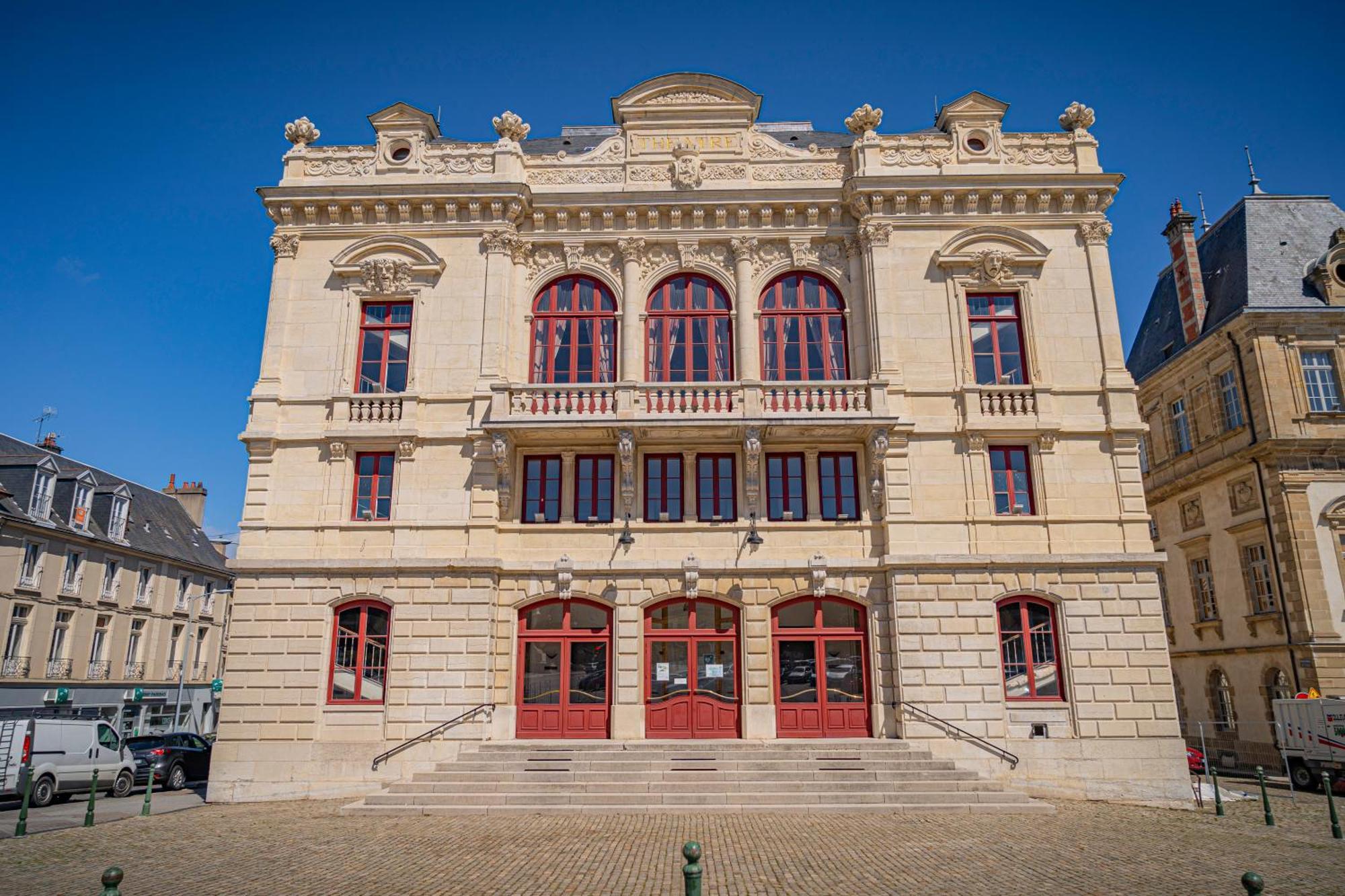 Contact Hotel De La Gare Et Son Restaurant Cote A Cote Autun Exterior photo